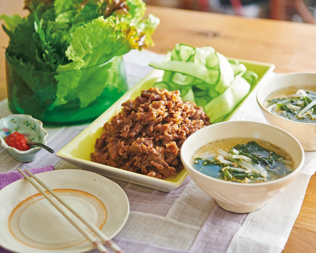 牛肉のレタス巻きとスープの献立 ラクちん 素早いのにおいしい Esseonline エッセ オンライン