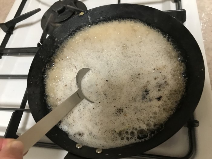 重曹の煮洗いで焦げつき 油汚れ においを全部解決 Esseonline エッセ オンライン