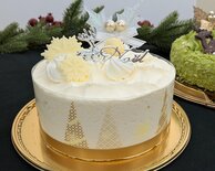 シャトレーゼの2025年クリスマスケーキ、注目度No.1は？3672円“ふわしゅわ”絶品チーズケーキ