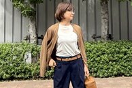 50代の秋コーデに990円「GUのシアーT」が使える。大人カジュアルがあか抜ける、上品な透け感