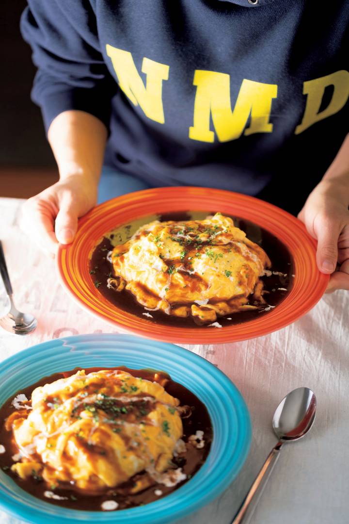 買いおき食材でお店風オムライス ソースは電子レンジで Esseonline エッセ オンライン