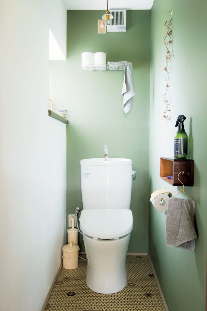 古い 狭い洗面所とトイレが新築同様に 生活感を消すセルフdiy術 Esseonline エッセ オンライン
