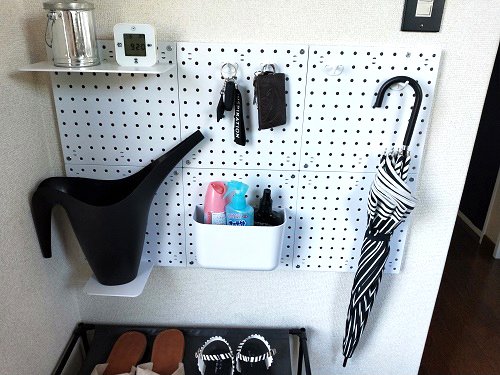 ダイソーのパンチングボードは取りつけも連結も自在 Esseonline エッセ オンライン