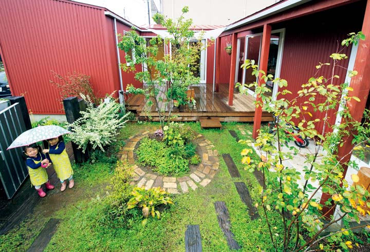注文住宅事例 子育てに最適 中庭をコの字に囲む平屋の家 Esseonline エッセ オンライン