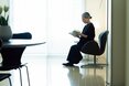 ベッドをやめて布団に、食器も厳選。60代がたどり着いた「ものを手放した先の」身軽なひとり暮らし