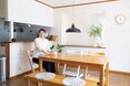 家がキレイな人の「ものを増やさない」工夫3つ。自然と片付く仕組みになり、掃除もラクに