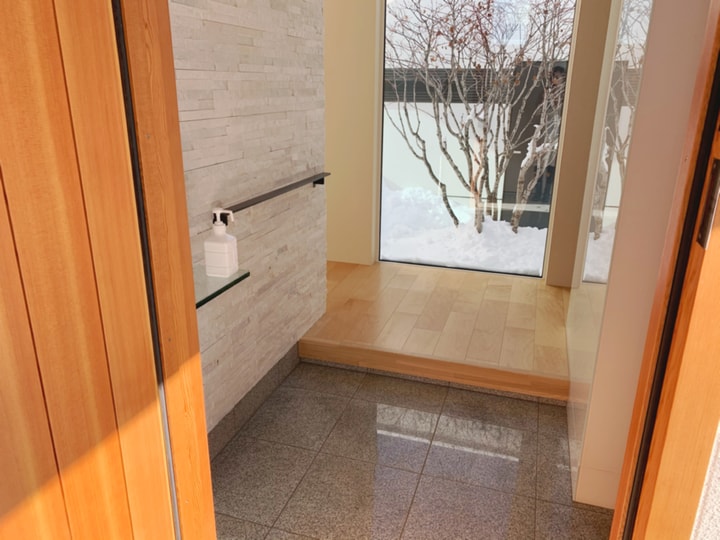 玄関のたたきに床暖房がある暮らし 意外なメリット デメリットは Esseonline エッセ オンライン 玄関のたたきに床暖房がある暮らし 意外なメリット デメリットは Esseonline エッセ オンライン