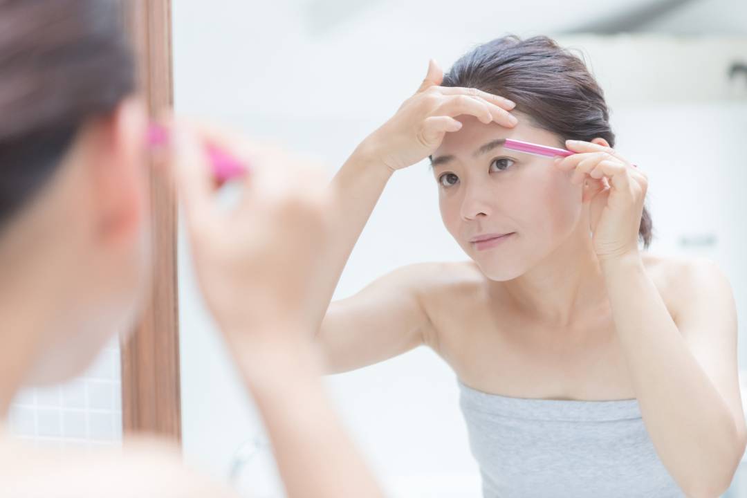 女性も顔そりを 3週間に1度で肌の透明感がアップ Esseonline エッセ オンライン