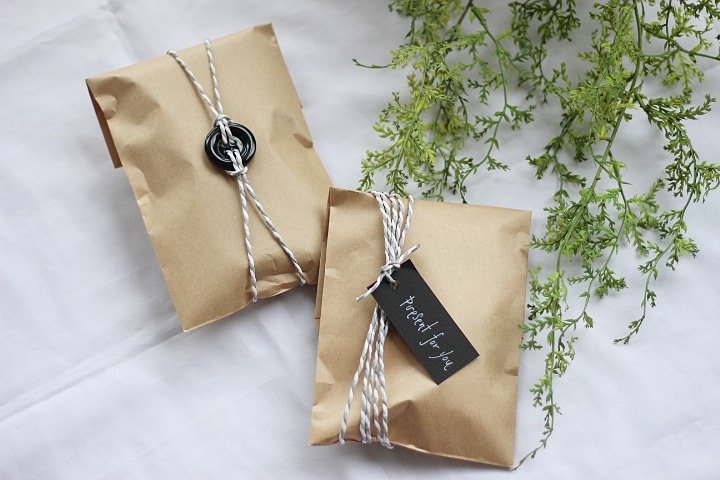 まさか100円の茶封筒 小物をおしゃれにラッピングするテク Esseonline エッセ オンライン まさか100円の茶封筒 小物をおしゃれにラッピングするテク Esseonline エッセ オンライン