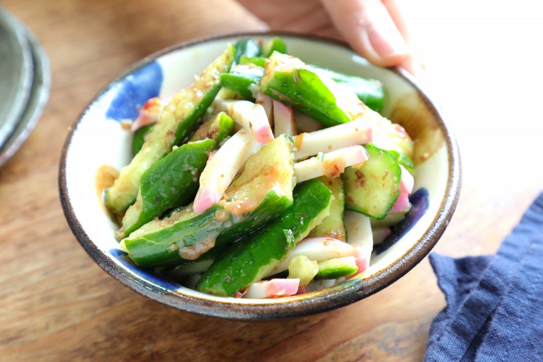 キュウリとかまぼこの梅肉あえ 梅雨時季にうれしい簡単副菜 Esseonline エッセ オンライン